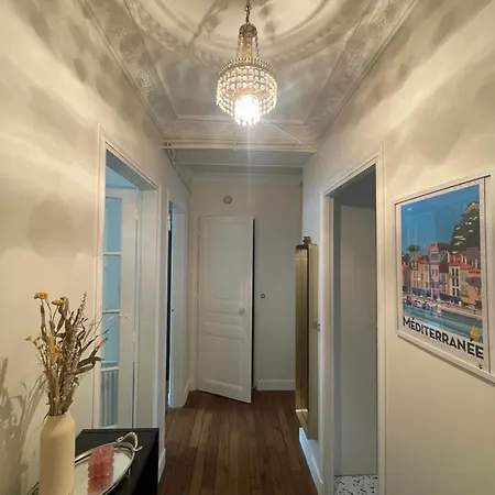 Parisien Apartment